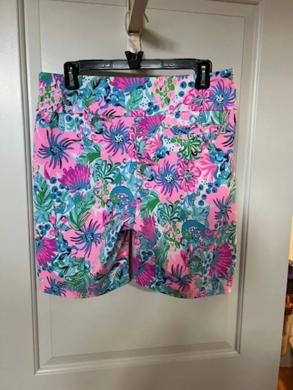 Lilly Pulitzer Reid Floral Fairway Performance Short - Size 8 - Picture 2 of 3